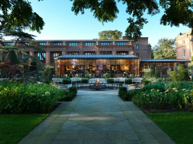 Best Hotels near Harry Potter Studio Tour [World]