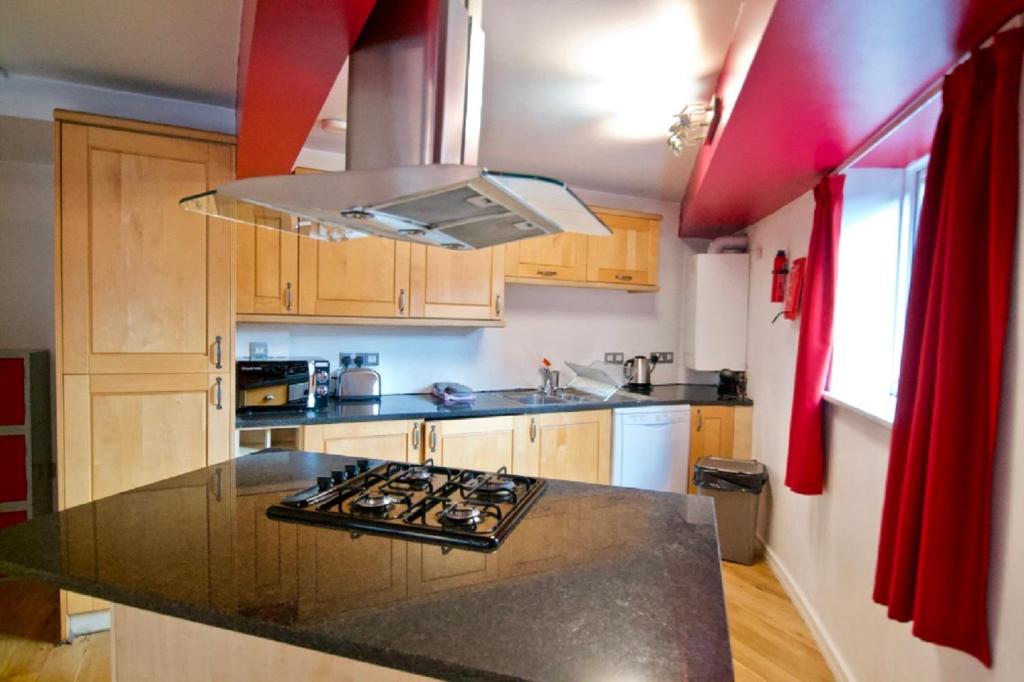 62-66 Farringdon Apartments by condokeeper