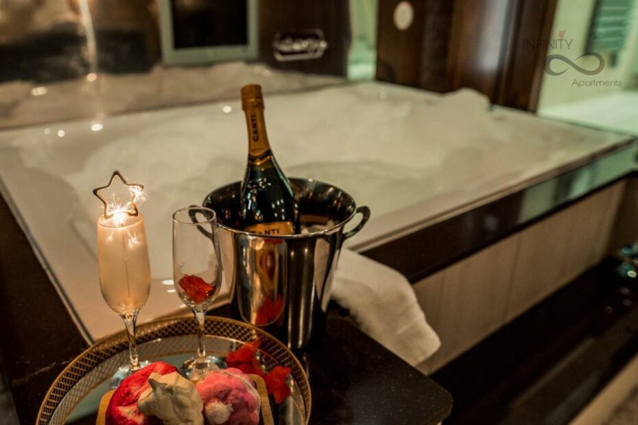 Top Liverpool Hotels with Hot Tubs in Room
