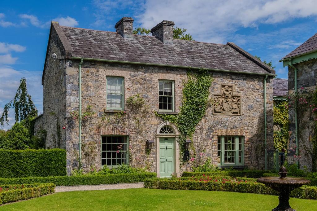 Top Hotels near Oughterard Round Tower