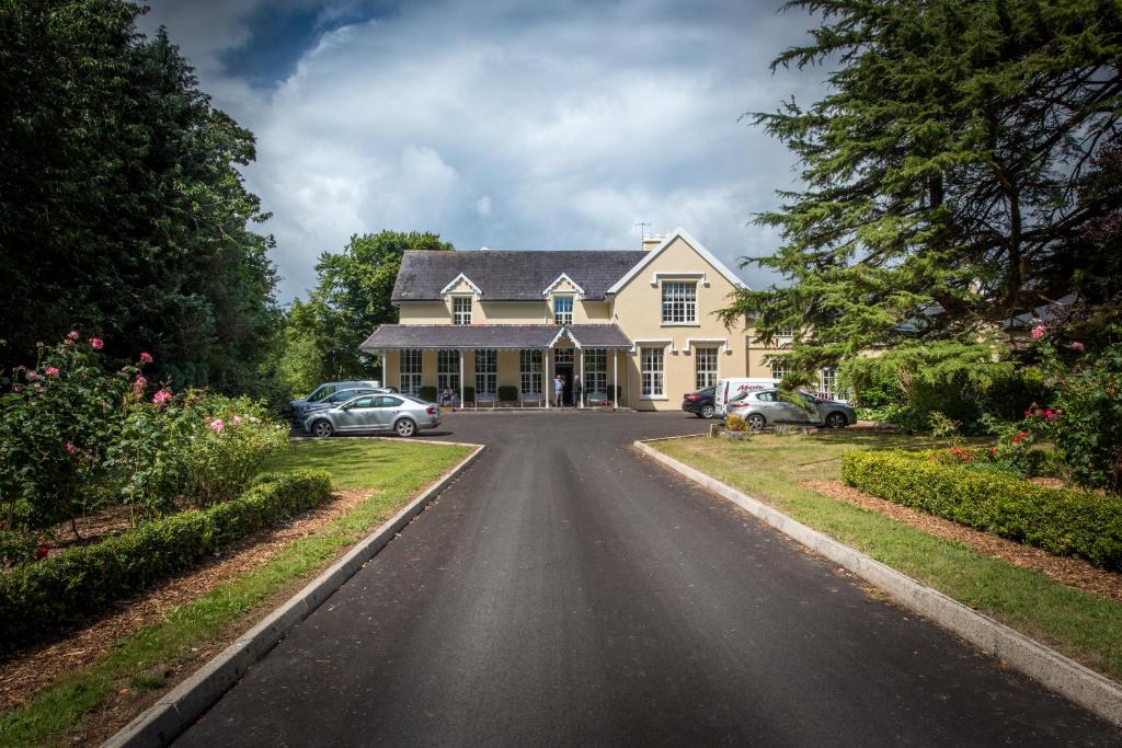 Hotels near Mount Congreve Gardens