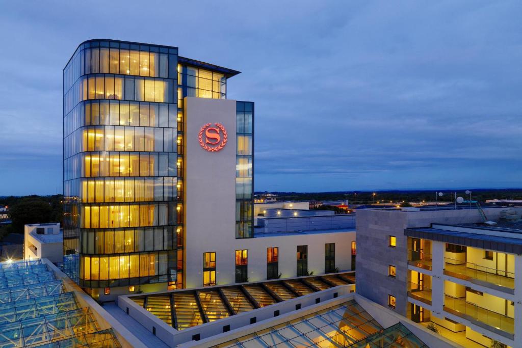 Hotels near Athlone Towncentre