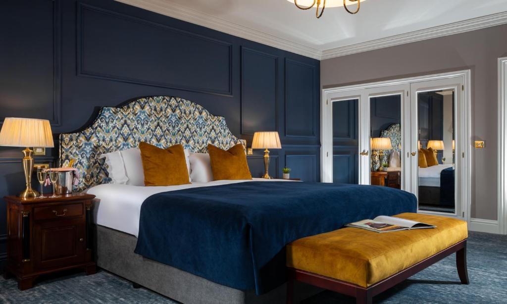 Top Hotels near Emo Court House and Gardens