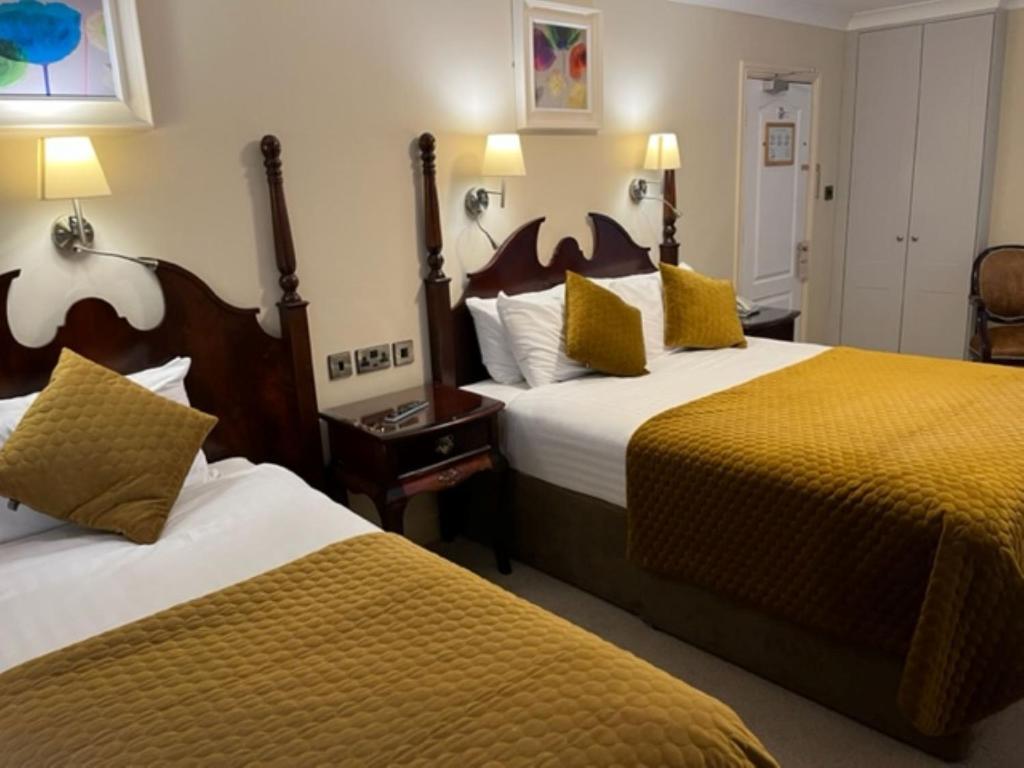 Hotels near Lahinch Beach